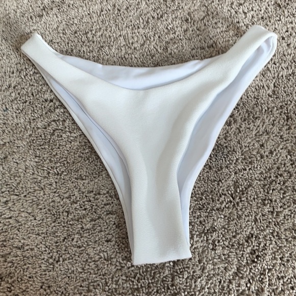Five bathing suits - Picture 6 of 6